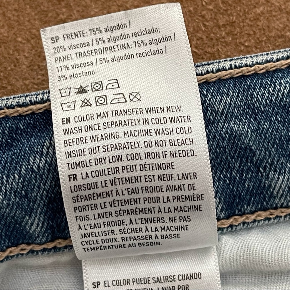 American Eagle Otfitters Strigid Ripped Distressed Mom Jean Size 4 - Picture 16 of 16